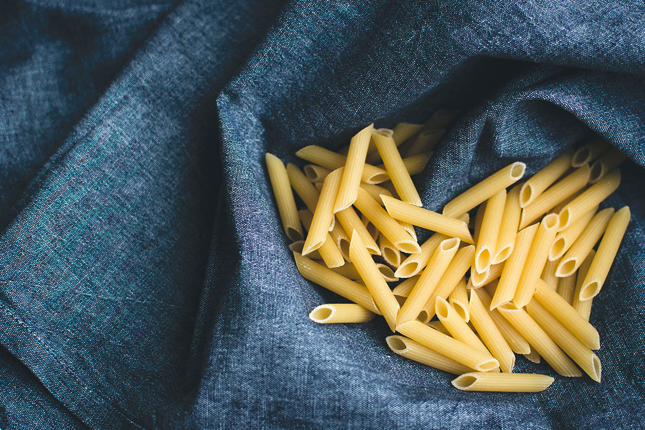 foodiesfeed.com_pasta-penne-in-a-blue-linen